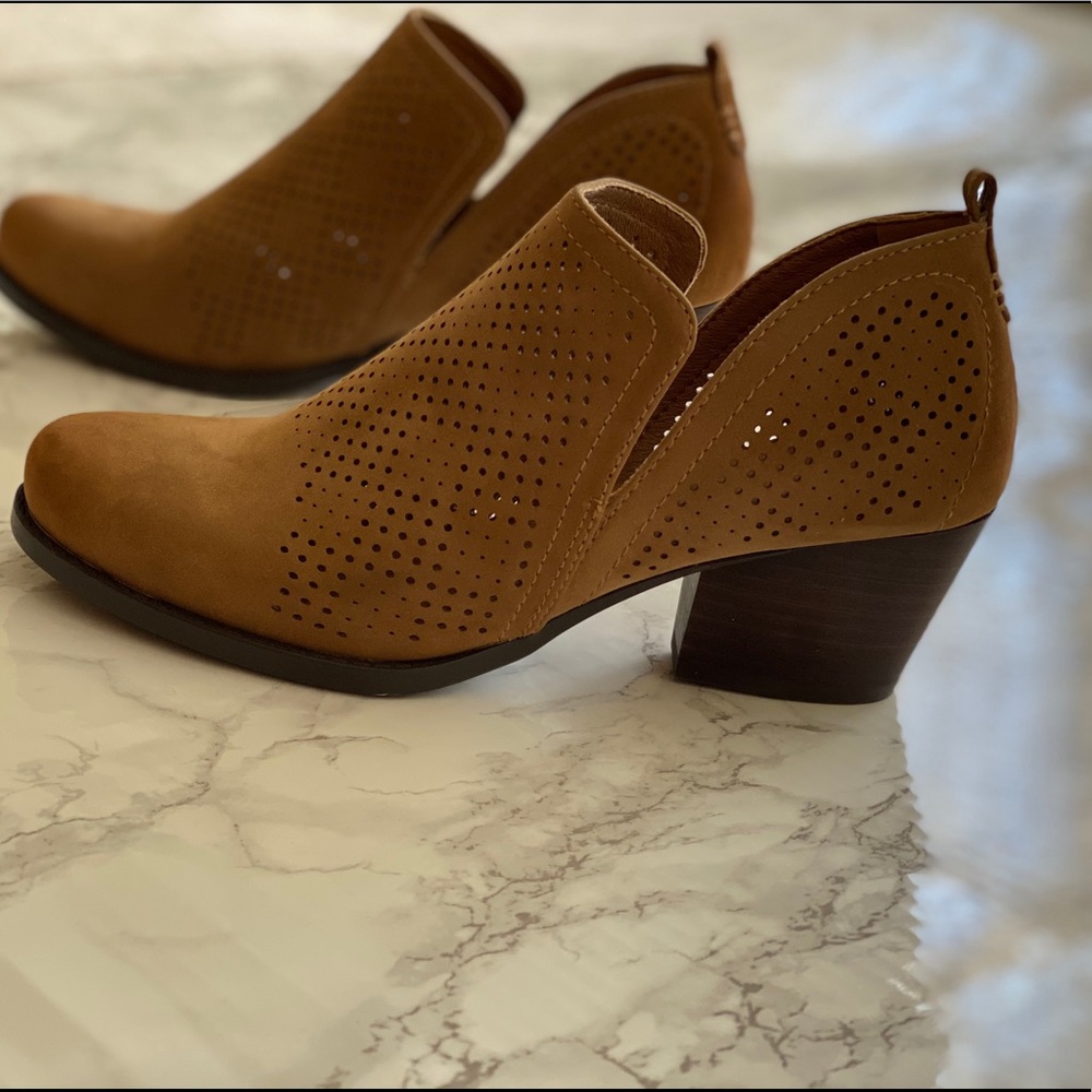 Bare Traps Booties - Picture 5 of 9